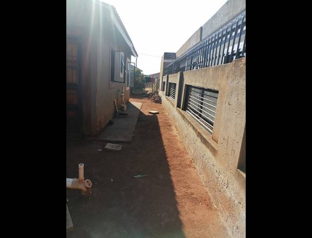 2 BEDROOM HOUSE FOR SALE IN SOSHANGUVE SOUTH